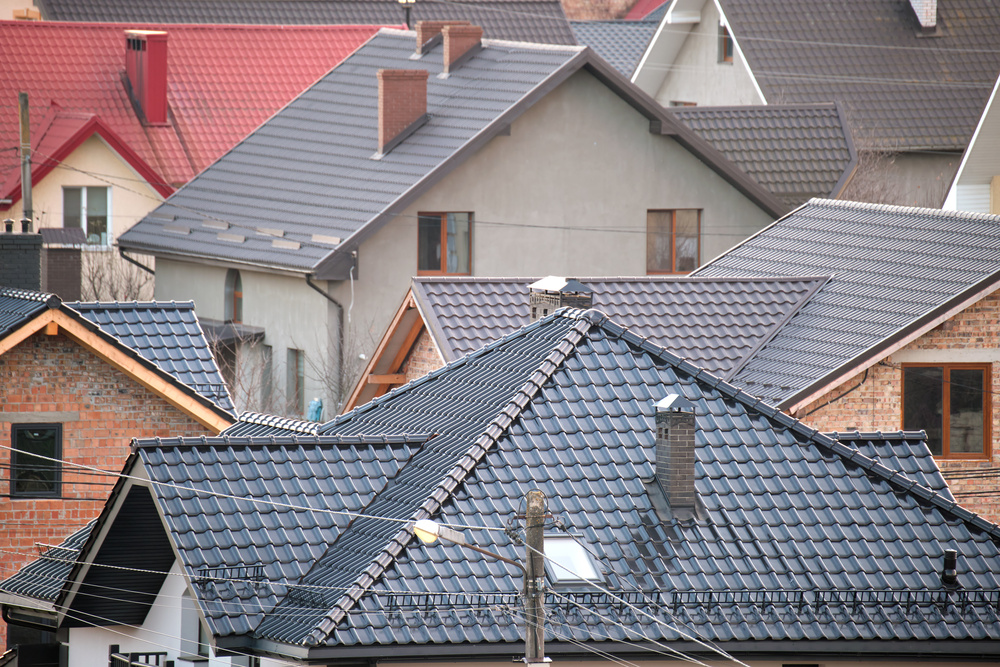 瓦屋根の住宅